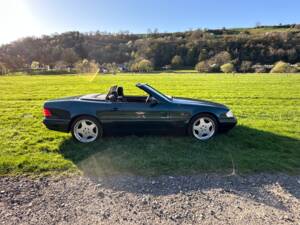 Image 22/24 de Mercedes-Benz SL 320 (1996)
