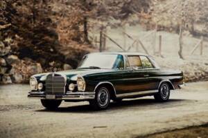 Image 2/9 of Mercedes-Benz 250 SE (1966)