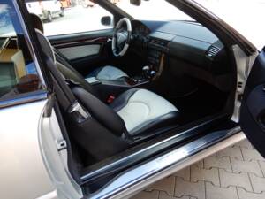 Image 33/35 of Mercedes-Benz SL 500 (2000)