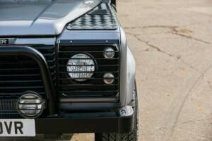 Image 38/50 of Land Rover Defender 90 "50th Anniversary" (1998)