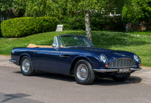 Image 2/28 of Aston Martin DB 6 Mk II Volante (1970)