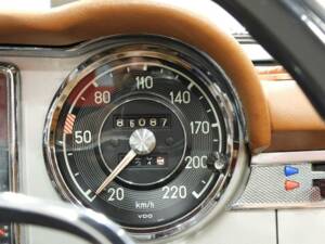 Image 7/15 de Mercedes-Benz 230 SL (1966)