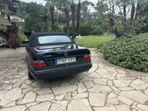 Bild 5/8 von Mercedes-Benz E 200 (1995)