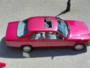 Image 8/15 of Mercedes-Benz 230 E (1990)