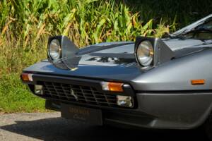 Bild 2/49 von Ferrari 308 GTS Quattrovalvole (1985)