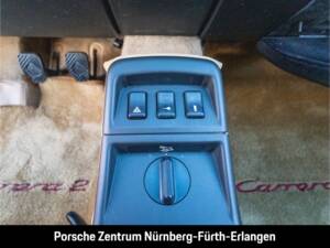 Image 25/43 of Porsche 911 Carrera 4 (1992)