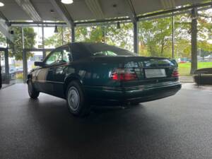 Bild 11/21 von Mercedes-Benz E 200 (1996)