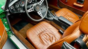 Image 8/14 of MG MGB (1976)