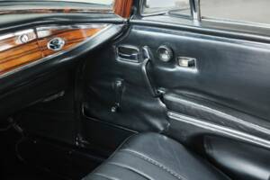 Image 27/48 of Mercedes-Benz 280 SE (1969)