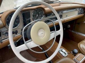 Image 8/38 de Mercedes-Benz 280 SL (1970)