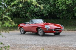 Image 12/41 de Jaguar E-Type 3.8 (1964)