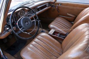 Image 7/33 de Mercedes-Benz 280 SL (1969)