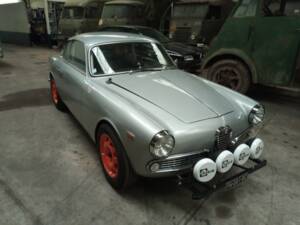 Image 3/8 of Alfa Romeo Giulia 1600 Sprint (1963)