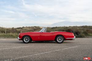 Image 2/38 of Ferrari 250 GT Cabriolet Pininfarina (1961)