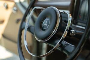 Image 42/50 of Mercedes-Benz 200 (1966)