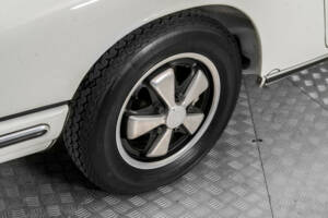 Image 33/50 of Porsche 912 (1967)