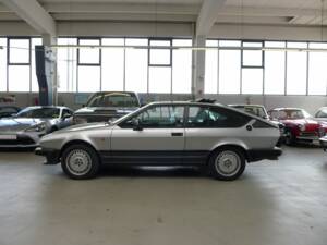 Bild 24/42 von Alfa Romeo GTV6 3.0 (1985)