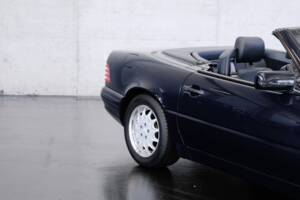 Image 41/46 of Mercedes-Benz SL 320 (1998)