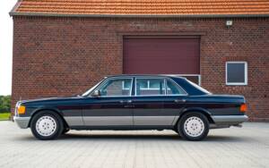 Image 13/72 de Mercedes-Benz 500 SEL (1984)