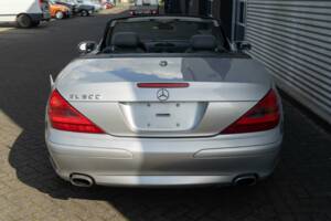 Image 4/8 de Mercedes-Benz SL 500 (2006)