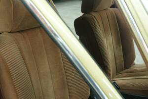 Image 34/50 de Mercedes-Benz 280 SE (1975)