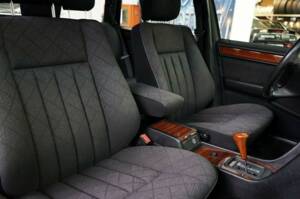 Image 16/36 de Mercedes-Benz E 220 T (1993)