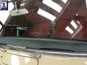 Image 34/64 of Daimler V8-250 (1969)