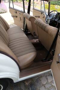 Image 13/32 of Mercedes-Benz 200 D (1966)