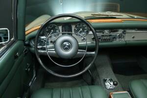 Image 16/50 de Mercedes-Benz 280 SL (1970)
