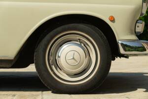 Bild 25/50 von Mercedes-Benz 200 (1966)