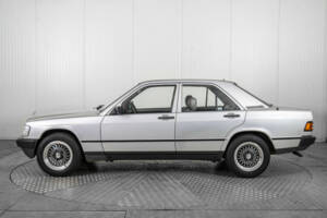 Image 9/50 of Mercedes-Benz 190 D (1984)