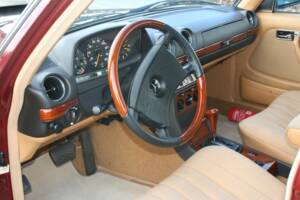 Image 8/8 of Mercedes-Benz 230 E (1983)