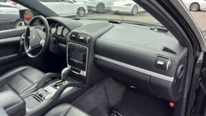Image 19/50 of Porsche Cayenne Turbo (2007)
