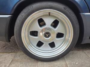 Afbeelding 26/54 van Mercedes-Benz 200 E (1992)