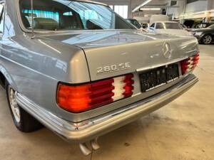 Image 37/64 of Mercedes-Benz 280 SE (1983)