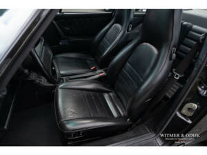 Image 19/28 de Porsche 911 Carrera 4 (1990)