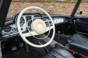 Image 3/50 de Mercedes-Benz 280 SL (1971)