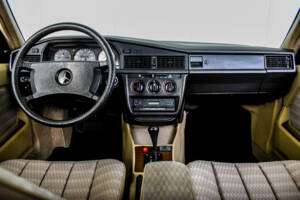 Bild 7/50 von Mercedes-Benz 190 D 2.5 Turbo (1989)