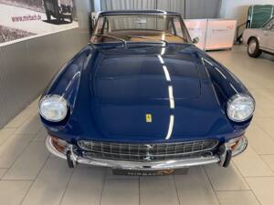 Image 5/20 of Ferrari 330 GT 2+2 (1967)