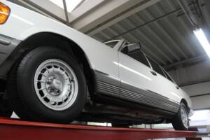 Afbeelding 10/50 van Mercedes-Benz 380 SEL (1983)