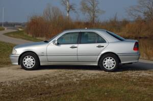 Bild 11/40 von Mercedes-Benz C 200 Kompressor (1997)