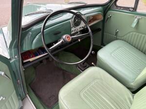 Image 6/26 of Morris Minor 1000 Traveller (1971)