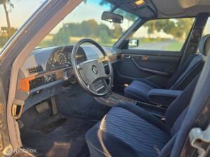 Image 28/50 de Mercedes-Benz 300 SE (1989)