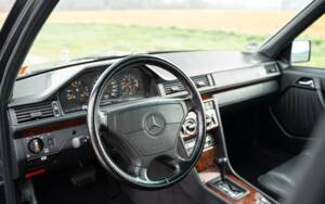 Bild 26/61 von Mercedes-Benz 500 E (1992)