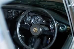 Bild 24/38 von MG MGB GT (1975)