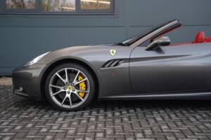 Image 23/50 of Ferrari California (2009)