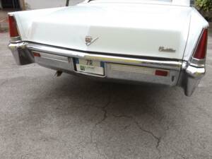 Immagine 28/50 di Cadillac DeVille Convertible (1969)