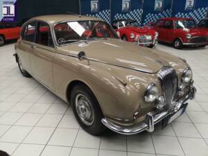Image 6/64 of Daimler V8-250 (1969)