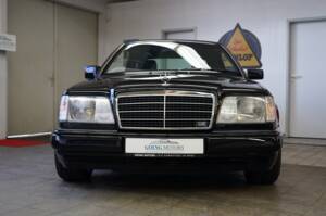 Image 5/36 of Mercedes-Benz E 320 (1995)
