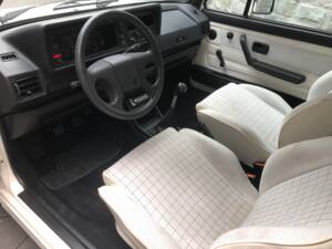 Immagine 5/22 di Volkswagen Golf Mk I Convertible 1.8 (1989)
